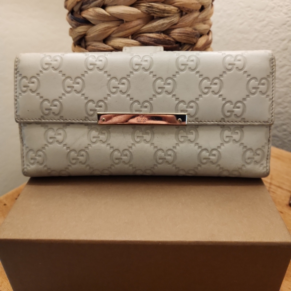 Gucci White Embossed GG Leather Wallet with Gold Hardware